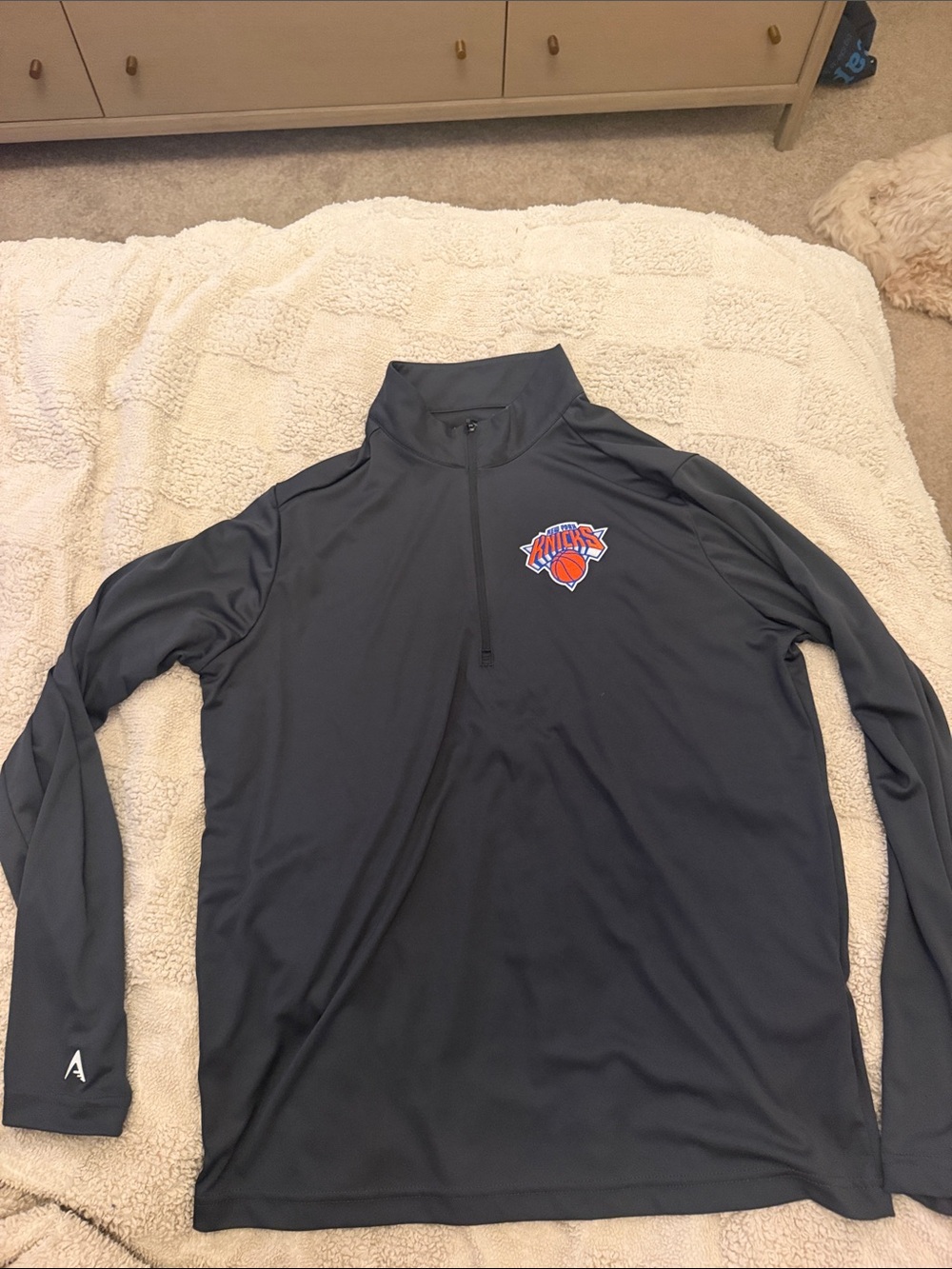 Antigua Black Long-Sleeve Swim Rash Guard with Knicks Logo